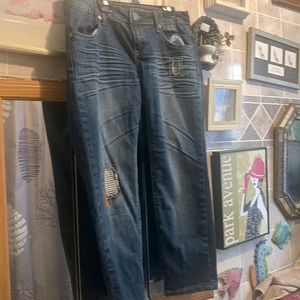 Akademiks capris